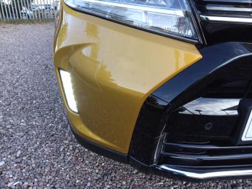 SPOTICAR Suzuki Vitara 1.5 Ultra Ags Auto Euro 6 (s/s) 5dr Used Car - Suv Hybrid Yellow - Shrewsbury - 1200549717_5