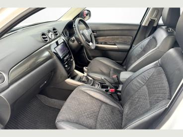 SPOTICAR Suzuki Vitara 1.4 Boosterjet Mhev Sz5 Euro 6 (s/s) 5dr Used Car - Suv Hybrid White - Eastbourne - 1200551507_2