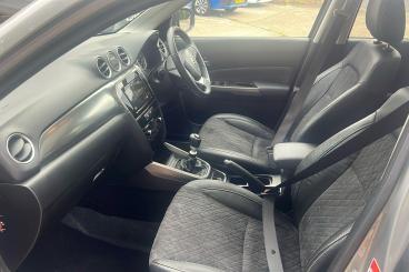 SPOTICAR Suzuki Vitara 1.4 Boosterjet Mhev Sz5 Euro 6 (s/s) 5dr Used Car - Suv Hybrid Grey - Bromley - 1200553733_3