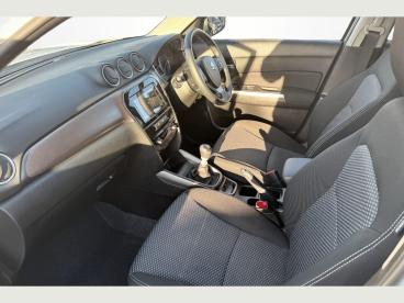 SPOTICAR Suzuki Vitara 1.4 Boosterjet Mhev Sz-t Euro 6 (s/s) 5dr Used Car - Suv Hybrid White - Eastbourne - 1200553764_2