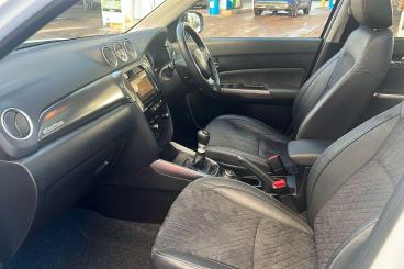 SPOTICAR Suzuki Vitara 1.4 Boosterjet Mhev Sz5 Allgrip Euro 6 (s/s) 5dr Used Car - Suv Hybrid White - Bromley - 1200559880_3