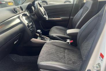 SPOTICAR Suzuki Vitara 1.5 Sz5 Ags Auto Euro 6 (s/s) 5dr Used Car - Suv Hybrid White - Bromley - 1200562087_3
