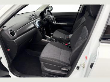 SPOTICAR Suzuki Vitara 1.4 Boosterjet Mhev Motion Euro 6 (s/s) 5dr Used Car - Suv Hybrid White - Eastbourne - 1200568992_2