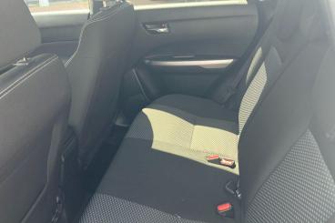 SPOTICAR Suzuki Vitara 1.0 Boosterjet Sz-t Auto Euro 6 (s/s) 5dr Used Car - Suv Petrol White - Bromley - 1200586644_5
