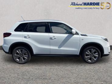 SPOTICAR Suzuki Vitara 1.4 Boosterjet Mhev Sz-t Euro 6 (s/s) 5dr Used Car - Suv Hybrid White - Ashington - 1200598962_5