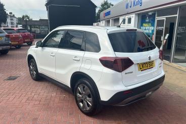 SPOTICAR Suzuki Vitara 1.4 Boosterjet Mhev Sz-t Euro 6 (s/s) 5dr Used Car - Suv Hybrid White - Bromley - 1200616100_2