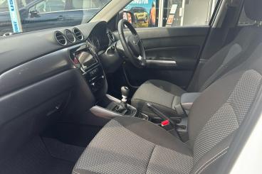 SPOTICAR Suzuki Vitara 1.4 Boosterjet Mhev Sz-t Euro 6 (s/s) 5dr Used Car - Suv Hybrid White - Bromley - 1200616100_3