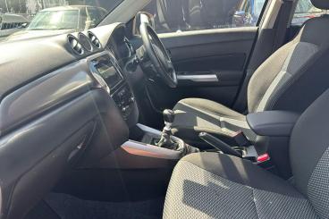 SPOTICAR Suzuki Vitara 1.4 Boosterjet Mhev Sz-t Euro 6 (s/s) 5dr Used Car - Suv Hybrid White - Bromley - 1200617268_3