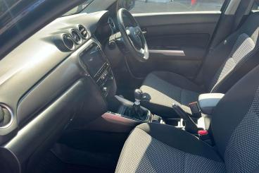 SPOTICAR Suzuki Vitara 1.4 Boosterjet Mhev Motion Euro 6 (s/s) 5dr Used Car - Suv Hybrid Multicolour - Bromley - 1200618017_3