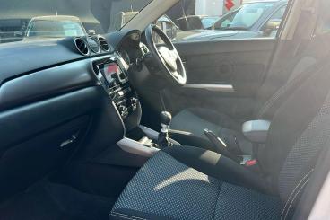 SPOTICAR Suzuki Vitara 1.4 Boosterjet Mhev Sz-t Euro 6 (s/s) 5dr Used Car - Suv Hybrid White - Bromley - 1200622334_3