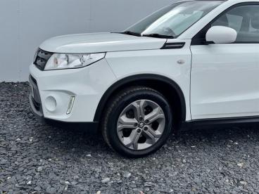 SPOTICAR Suzuki Vitara 1.6 Sz-t Euro 6 (s/s) 5dr Used Car - Suv Petrol White - Kingswinford - 1200633099_5