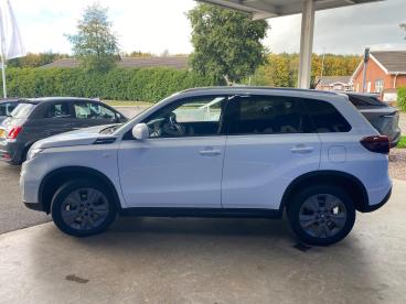 SPOTICAR Suzuki Vitara 1.4 Boosterjet Mhev Sz-t Euro 6 (s/s) 5dr Used Car - Suv Hybrid White - Shrewsbury - 1200644413_4