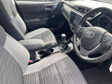 SPOTICAR Toyota Auris 1.2 Vvt-i Icon Touring Sports Euro 6 (s/s) 5dr (sa Used Car - Estate Petrol Grey - Bridgend - 1200624447_3
