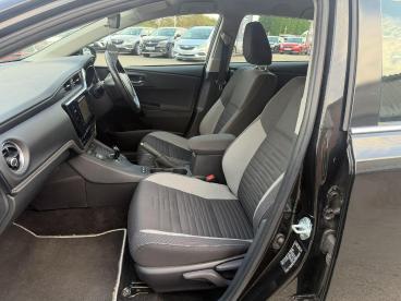 SPOTICAR Toyota Auris 1.8 Vvt-h Icon Tech Touring Sports Cvt Euro 6 (s/s Used Car - Estate Hybrid Black - Billinghay - 1200640406_4