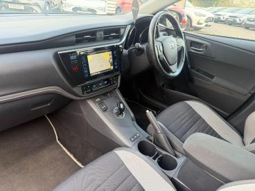 SPOTICAR Toyota Auris 1.8 Vvt-h Icon Tech Touring Sports Cvt Euro 6 (s/s Used Car - Estate Hybrid Black - Billinghay - 1200640406_5
