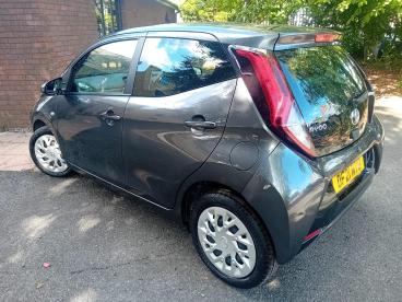 SPOTICAR Toyota Aygo 1.0 Vvt-i X-play Euro 6 (s/s) 5dr Used Car - City Car Petrol Grey - Accrington - 1200523957_3
