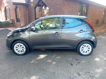 SPOTICAR Toyota Aygo 1.0 Vvt-i X-play Euro 6 (s/s) 5dr Used Car - City Car Petrol Grey - Accrington - 1200523957_4