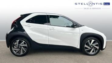SPOTICAR Toyota Aygo 1.0 Vvt-i Edge Euro 6 (s/s) 5dr Used Car - City Car Petrol White - Nottingham - 1200533406_2