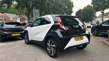 SPOTICAR Toyota Aygo 1.0 Vvt-i Edge Euro 6 (s/s) 5dr Used Car - City Car Petrol White - Nottingham - 1200533406_5