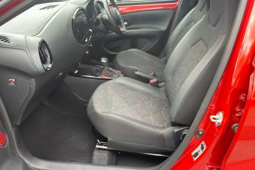 SPOTICAR Toyota Aygo 1.0 Vvt-i Exclusive X-shift Euro 6 (s/s) 5dr Used Car - City Car Petrol Red - Farningham - 1200544632_3