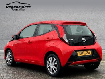 SPOTICAR Toyota Aygo 1.0 Vvt-i X-play Euro 6 5dr Used Car - City Car Petrol Red - Newtownards - 1200547952_4