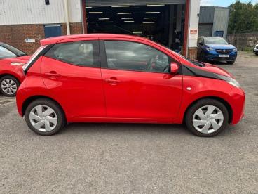 SPOTICAR Toyota Aygo 1.0 Vvt-i X-play Euro 6 5dr Used Car - City Car Petrol Red - Tiverton - 1200553246_3