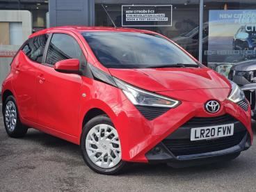 SPOTICAR Toyota Aygo 1.0 Vvt-i X-play Euro 6 5dr Used Car - City Car Petrol Red - Watford - 1200554643_2