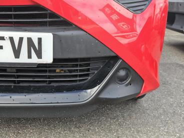 SPOTICAR Toyota Aygo 1.0 Vvt-i X-play Euro 6 5dr Used Car - City Car Petrol Red - Watford - 1200554643_5