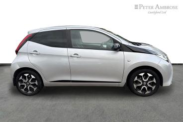 SPOTICAR Toyota Aygo 1.0 Vvt-i X-trend Euro 6 5dr Used Car - City Car Petrol Silver - Castleford - 1200555034_2