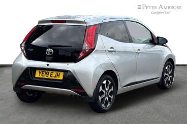 SPOTICAR Toyota Aygo 1.0 Vvt-i X-trend Euro 6 5dr Used Car - City Car Petrol Silver - Castleford - 1200555034_3