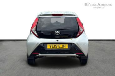 SPOTICAR Toyota Aygo 1.0 Vvt-i X-trend Euro 6 5dr Used Car - City Car Petrol Silver - Castleford - 1200555034_4