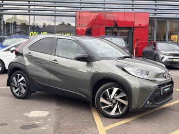 SPOTICAR Toyota Aygo 1.0 Vvt-i Edge X-shift Euro 6 (s/s) 5dr Used Car - City Car Petrol Green - Romford - 1200556667_1
