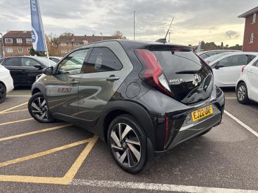 SPOTICAR Toyota Aygo 1.0 Vvt-i Edge X-shift Euro 6 (s/s) 5dr Used Car - City Car Petrol Green - Romford - 1200556667_5