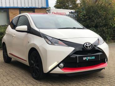 SPOTICAR Toyota Aygo 1.0 Vvt-i X-press X-shift Euro 6 5dr Used Car - City Car Petrol White - Fareham - 1200559048_5
