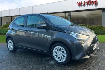 SPOTICAR Toyota Aygo 1.0 Vvt-i X-play Euro 6 (s/s) 5dr Used Car - City Car Petrol Grey - Sidcup - 1200563702_1