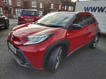 SPOTICAR Toyota Aygo 1.0 Vvt-i Exclusive X-shift Euro 6 (s/s) 5dr Used Car - City Car Petrol Red - Telford - 1200567679_5