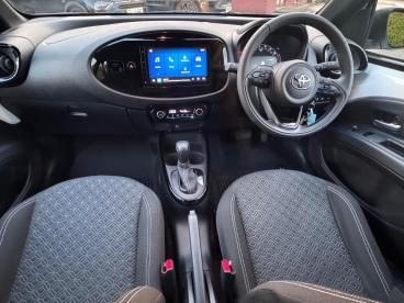 SPOTICAR Toyota Aygo 1.0 Vvt-i Edge X-shift Euro 6 (s/s) 5dr Used Car - City Car Petrol White - Chorley - 1200571417_4
