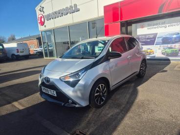 SPOTICAR Toyota Aygo 1.0 Vvt-i X-trend Euro 6 (s/s) 5dr Used Car - City Car Petrol Silver - Boston - 1200571687_3