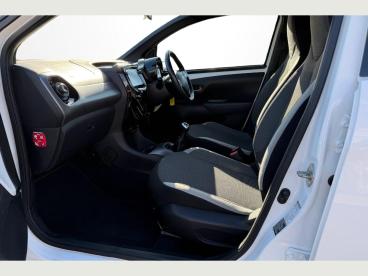 SPOTICAR Toyota Aygo 1.0 Vvt-i X-trend Euro 6 (s/s) 5dr Used Car - City Car Petrol Multicolour - Eastbourne - 1200575045_2