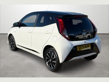 SPOTICAR Toyota Aygo 1.0 Vvt-i X-trend Euro 6 (s/s) 5dr Used Car - City Car Petrol Multicolour - Eastbourne - 1200575045_3