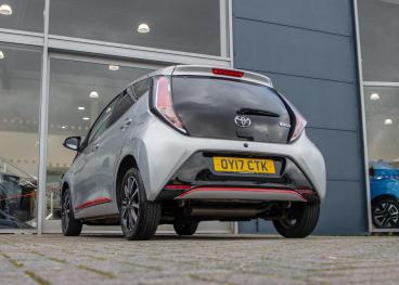 SPOTICAR Toyota Aygo 1.0 Vvt-i X-press Euro 6 5dr Used Car - City Car Petrol Silver - Aldershot - 1200576769_4