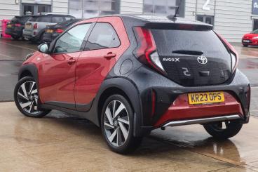 SPOTICAR Toyota Aygo 1.0 Vvt-i Exclusive X-shift Euro 6 (s/s) 5dr Used Car - City Car Petrol Red - Bromsgrove - 1200578015_2