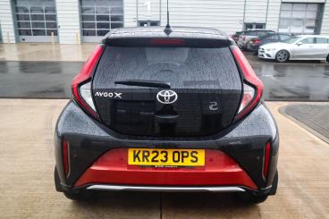 SPOTICAR Toyota Aygo 1.0 Vvt-i Exclusive X-shift Euro 6 (s/s) 5dr Used Car - City Car Petrol Red - Bromsgrove - 1200578015_4
