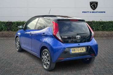 SPOTICAR Toyota Aygo 1.0 Vvt-i X-clusiv X-shift Euro 6 5dr Used Car - City Car Petrol Blue - Newark On Trent - 1200579336_3
