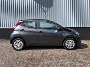 SPOTICAR Toyota Aygo 1.0 Vvt-i X-play Euro 6 (s/s) 5dr Used Car - City Car Petrol Black - Tiverton - 1200589253_2