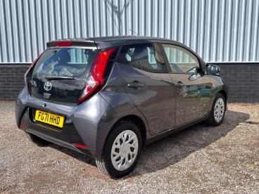 SPOTICAR Toyota Aygo 1.0 Vvt-i X-play Euro 6 (s/s) 5dr Used Car - City Car Petrol Black - Tiverton - 1200589253_3
