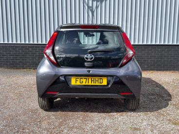SPOTICAR Toyota Aygo 1.0 Vvt-i X-play Euro 6 (s/s) 5dr Used Car - City Car Petrol Black - Tiverton - 1200589253_4