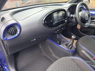 SPOTICAR Toyota Aygo 1.0 Vvt-i Edge Euro 6 (s/s) 5dr Used Car - City Car Petrol Blue - Accrington - 1200595187_2