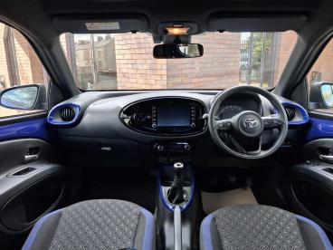 SPOTICAR Toyota Aygo 1.0 Vvt-i Edge Euro 6 (s/s) 5dr Used Car - City Car Petrol Blue - Accrington - 1200595187_3