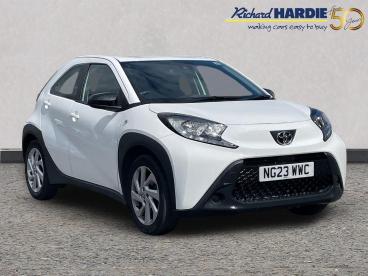 SPOTICAR Toyota Aygo 1.0 Vvt-i Pure X-shift Euro 6 (s/s) 5dr Used Car - City Car Petrol White - Ashington - 1200601452_1